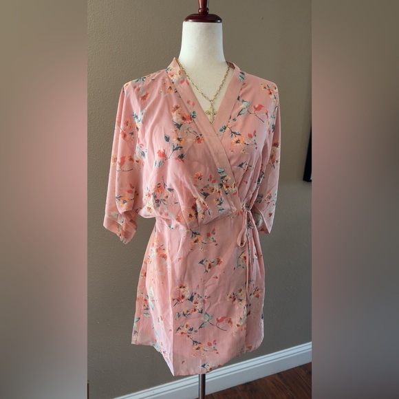 Dresses & Skirts - Floral print wrap dress
